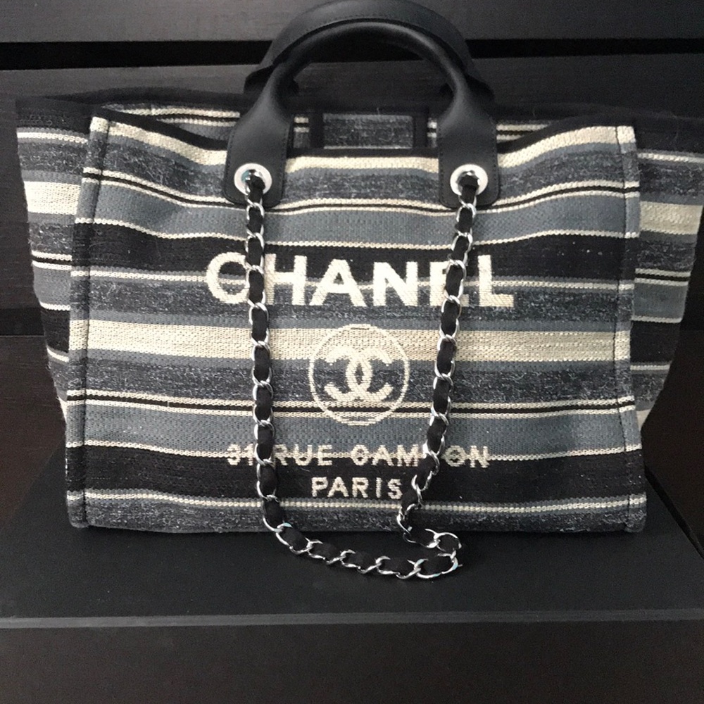 CHANEL Shopping Bag 30cm